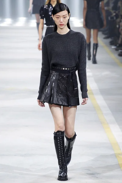 Look 30